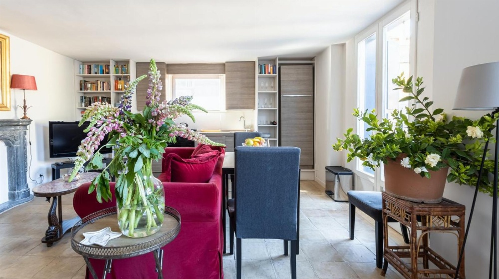 Plum Guide - The Elders Main image